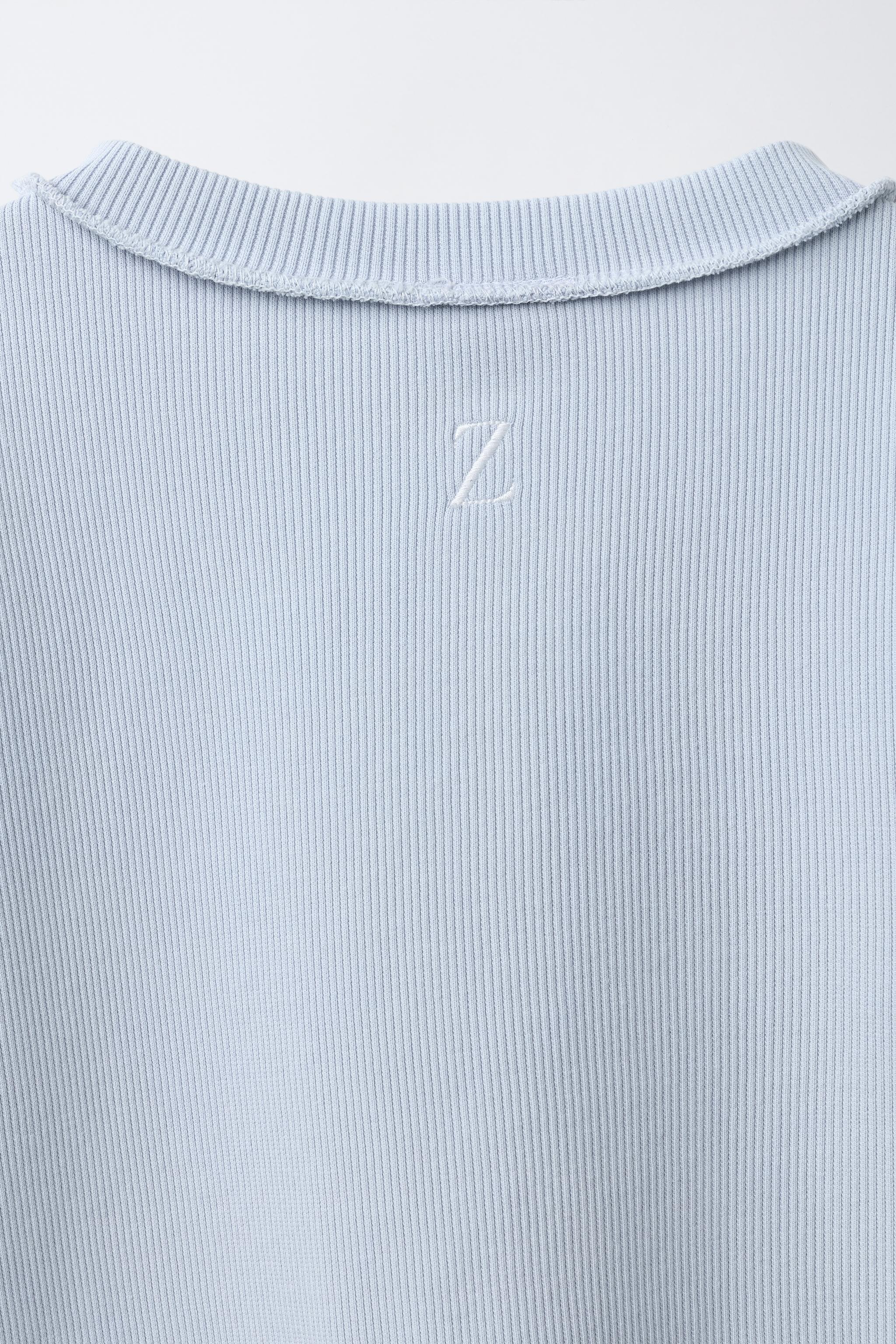 T-SHIRT SURJETÉ À BOUTONS